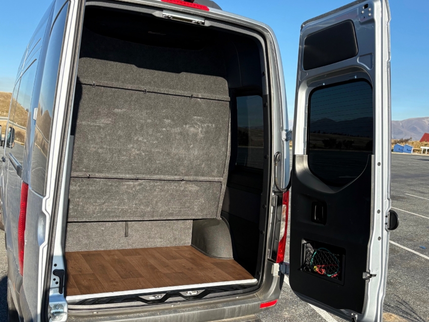 Rear luggage space